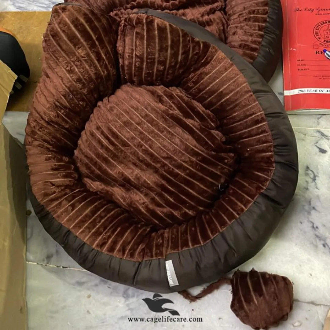 Warm and soft cat and dog bed for indoor pets