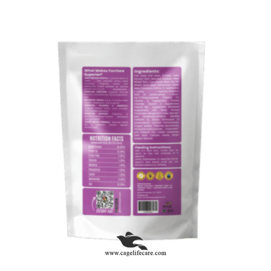 Color enhancing fish feed for aggressive fish