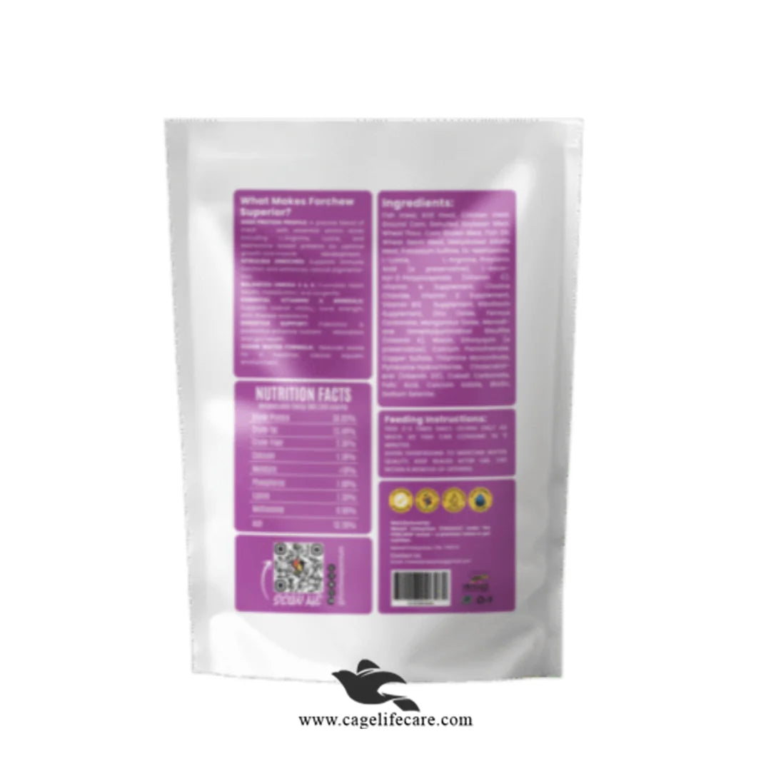 Color enhancing fish feed for aggressive fish
