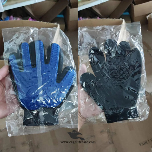 Five-finger grooming glove for furry animals