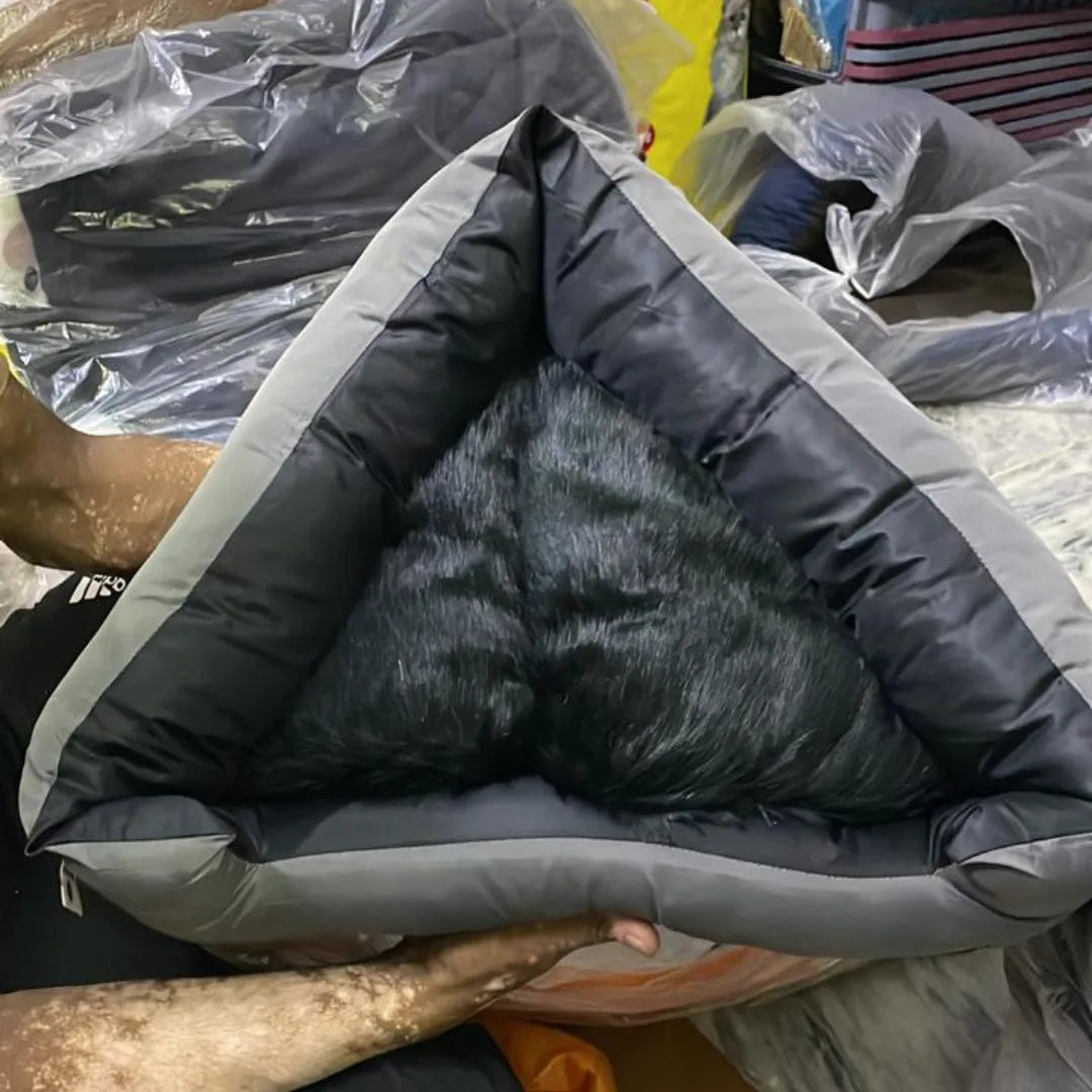 Soft washable triangle bed for small pets